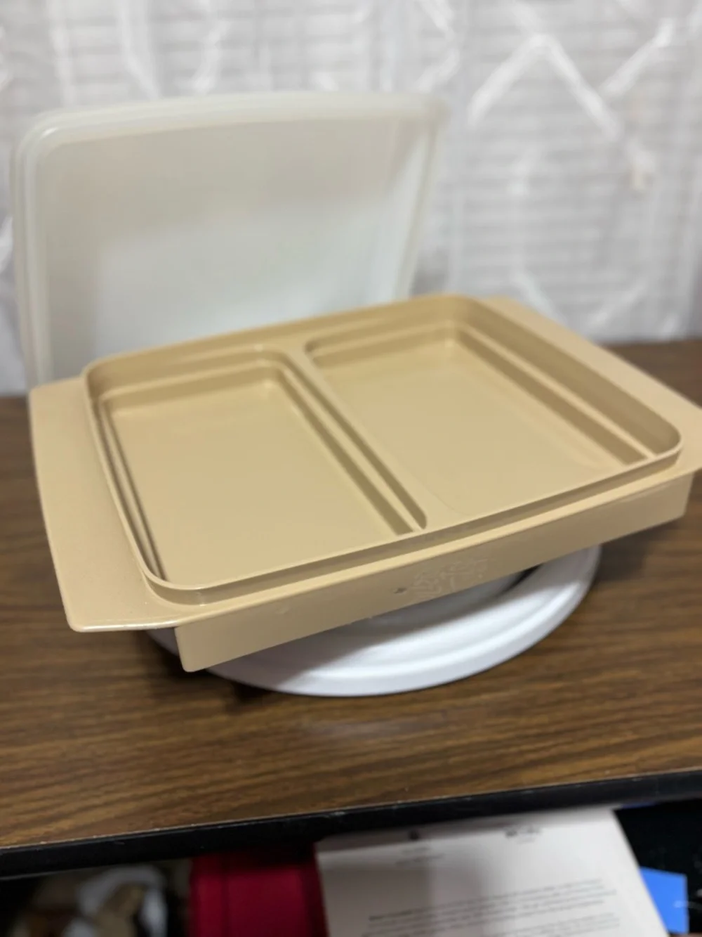 Tupperware 2 section serving tray with lid Vintage 9 x 12